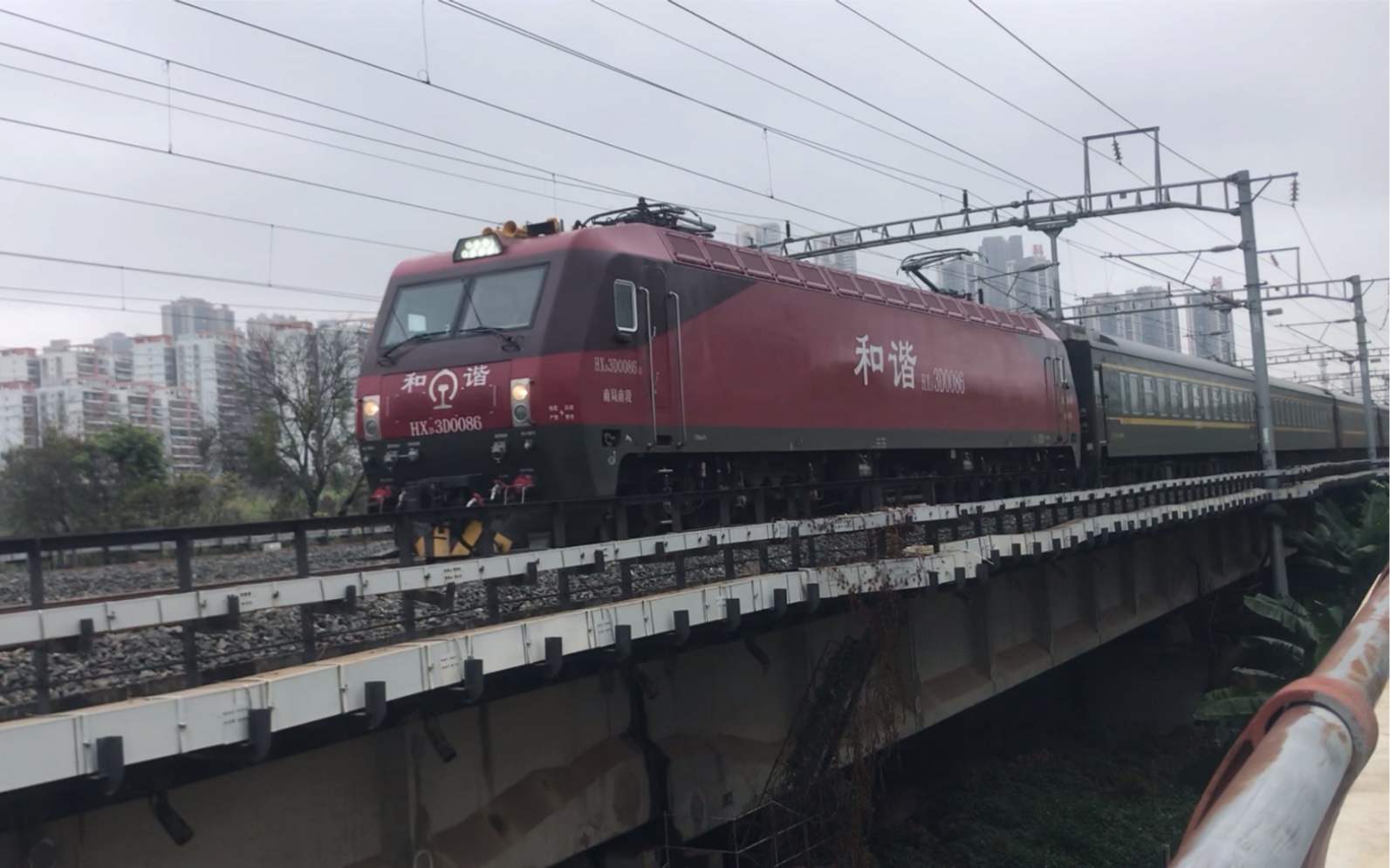 [大车友好鸣笛]南局南段hxd3d-0086牵引k2385通过湘桂线下行(茅桥段)