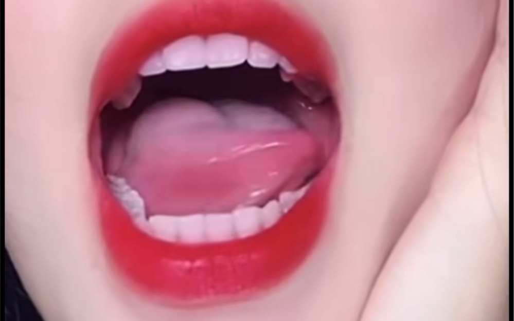 高颜值美女的口腔护理