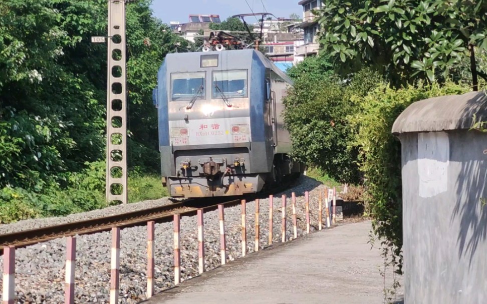 hxd1c 0252牵引41041次鸣笛通过萍乡城南道口 前方终到萍乡老场