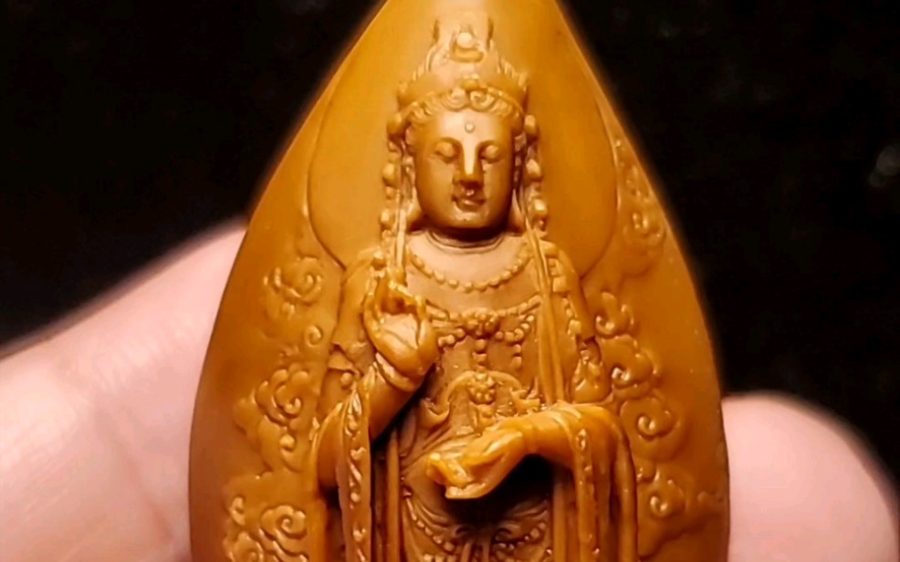 苏工观世音菩萨,精雕细琢,非常精美 #观音菩萨 #文玩 #橄榄核雕
