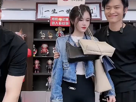 小杨哥被小杨嫂抓包现场