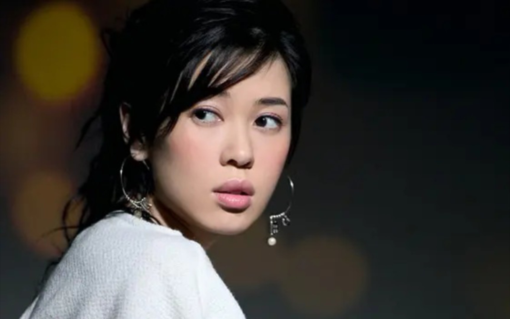 为艺术献身的大陆女星余男