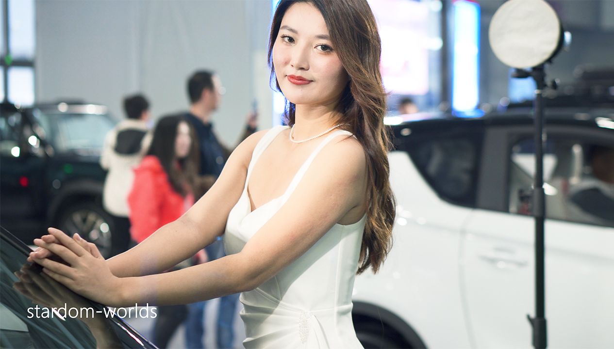 2024深圳改装车展 那些车展模特 美女车模 35