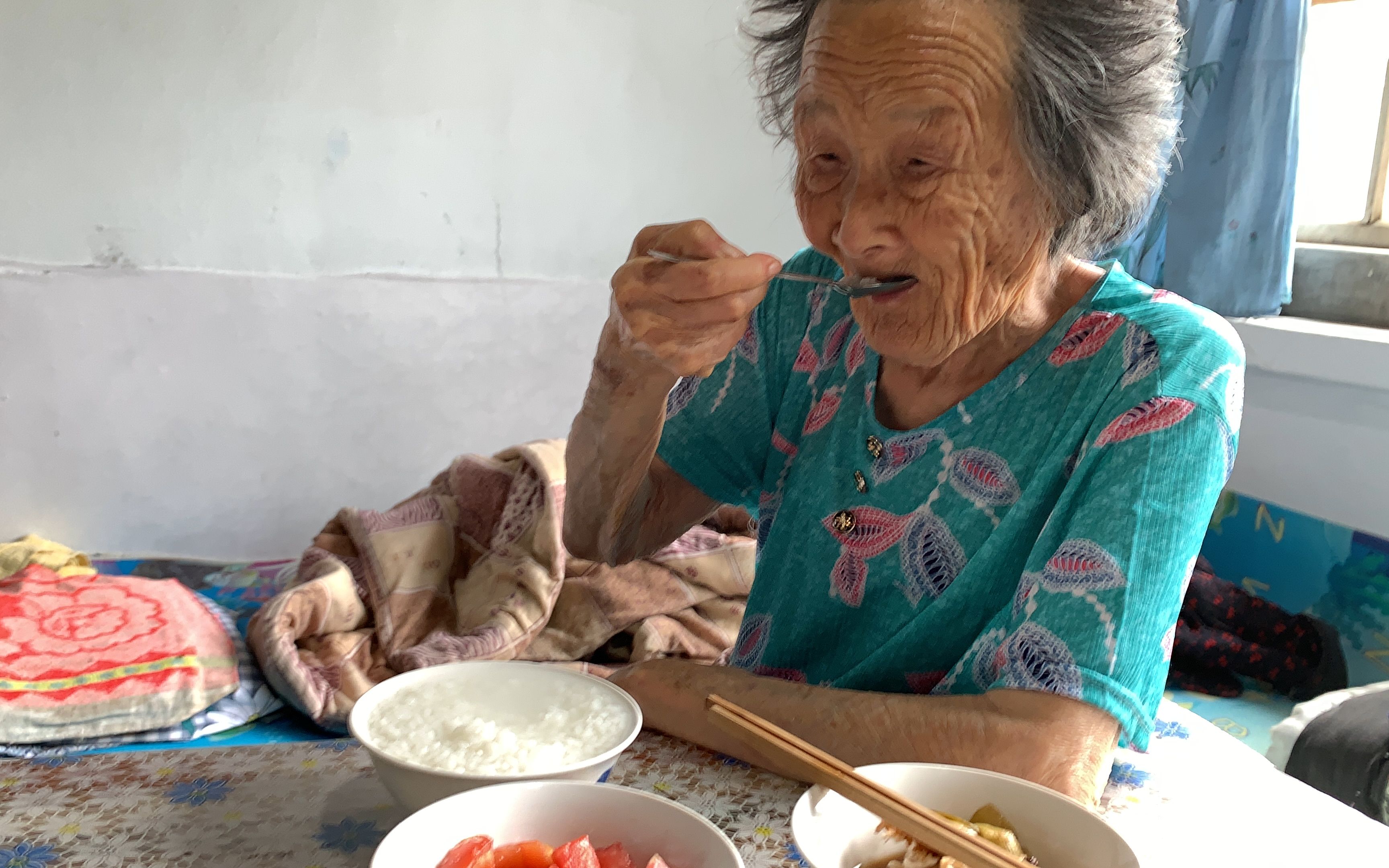 农村99岁老人日常饮食,看今天的胃口怎么样