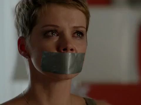 电视剧女演员被绑架银色胶带堵嘴