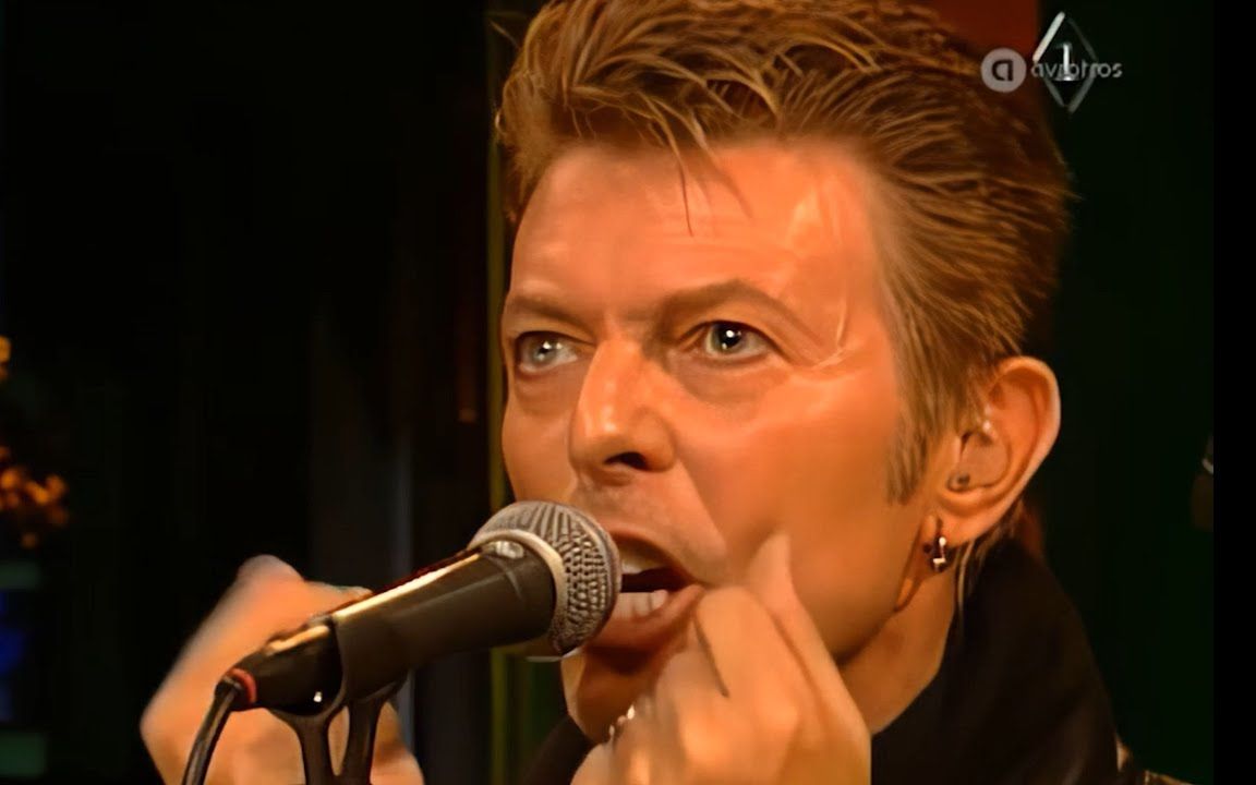 [图]【4K修复】David Bowie - Under Pressure - Live Karel 1996