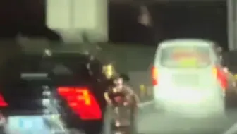 五菱车被沃尔沃车高速上闪一路，知情者：是五菱先闪了沃尔沃，提醒：遵守交规，安全行驶