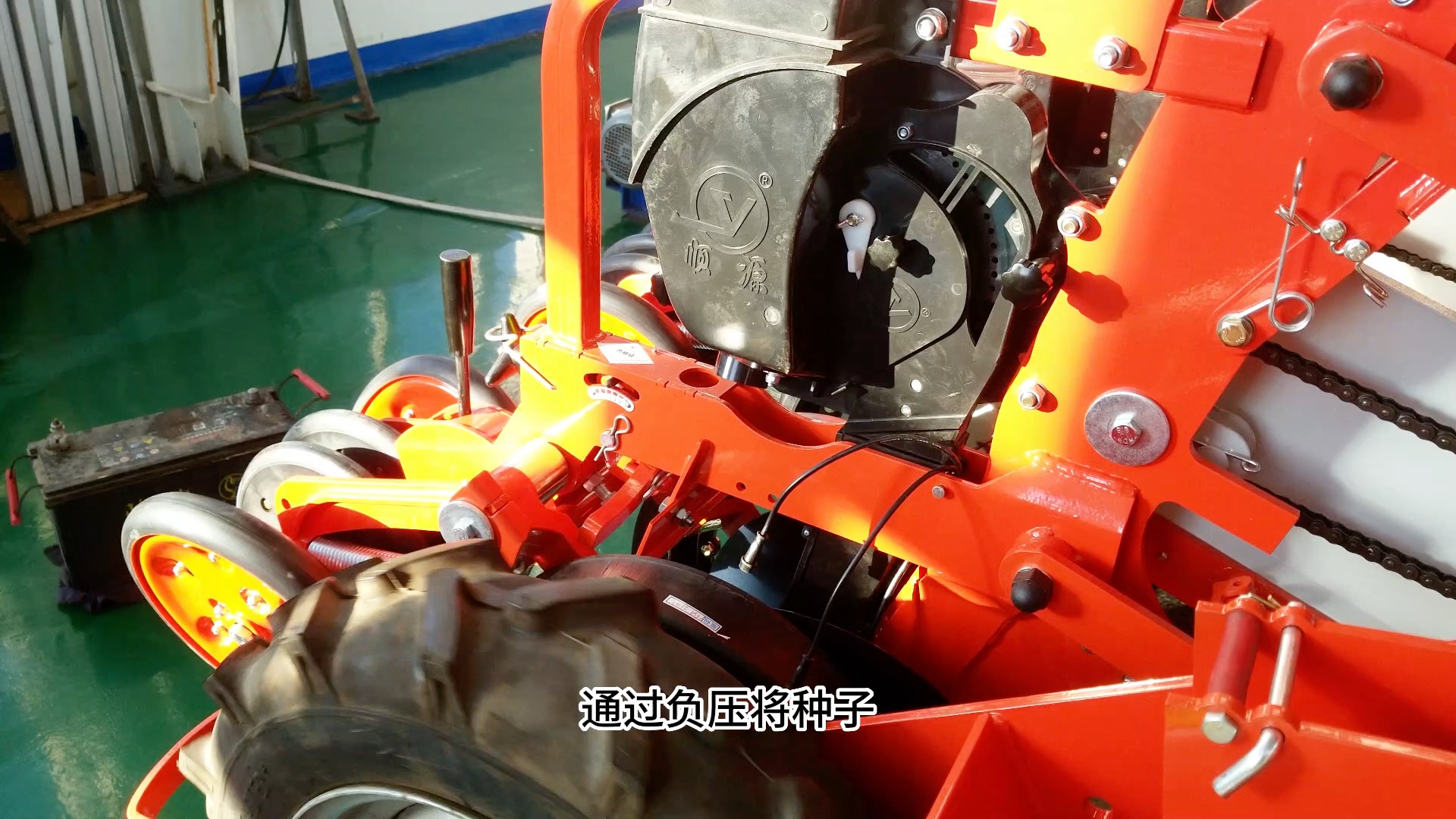 气吸式播种机的工作原理是什么?