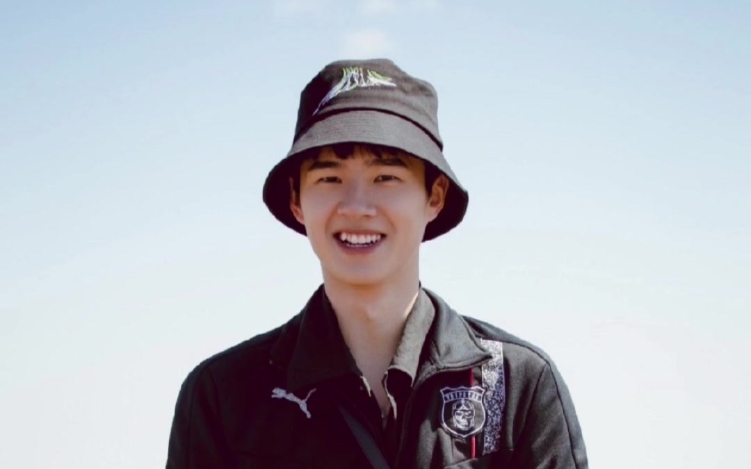 刘昊然/没有阿加西,去非洲玩的小奶狗也不错.