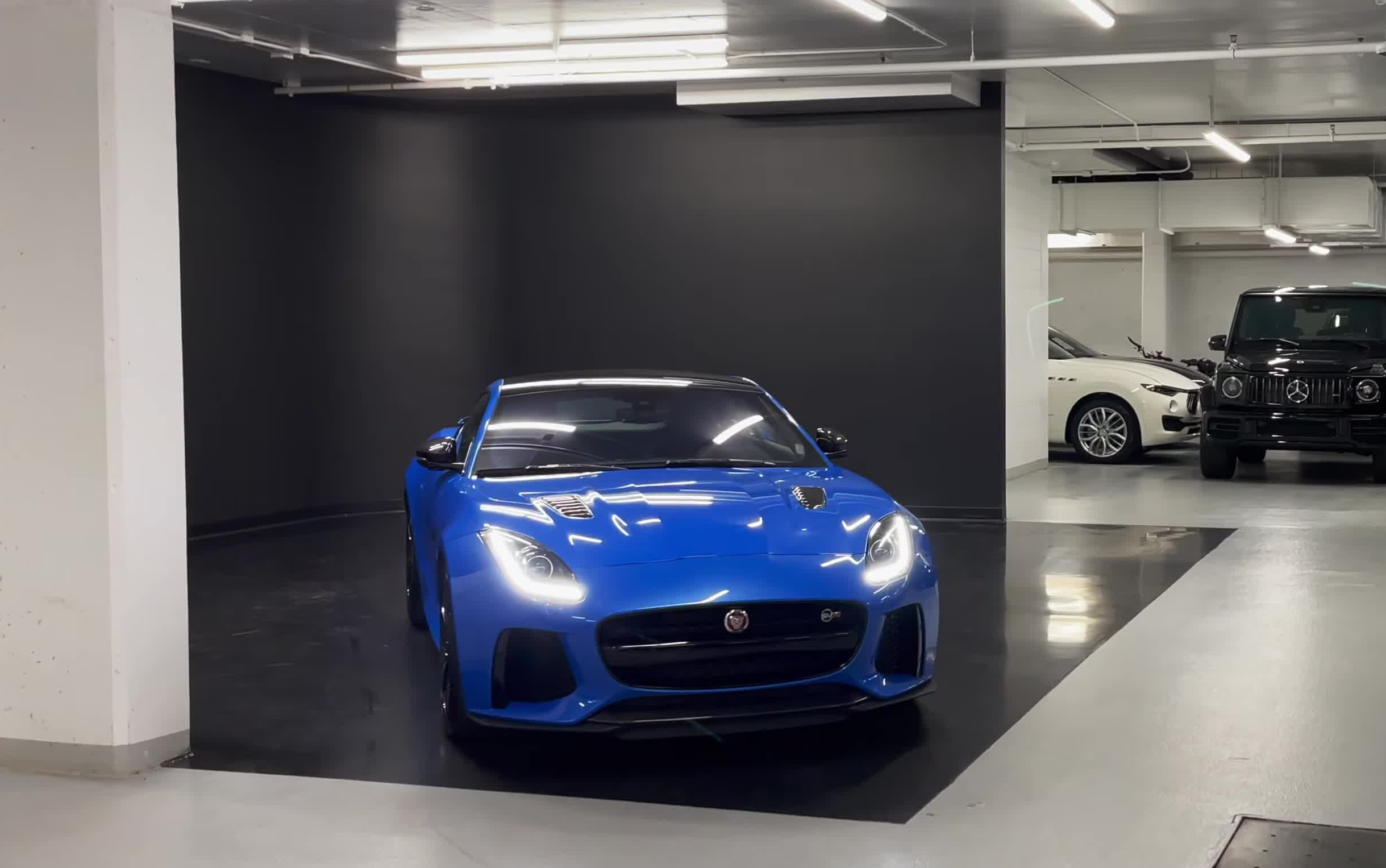 jaguar f-type svr ultra blue - revs   walkaround in 4k