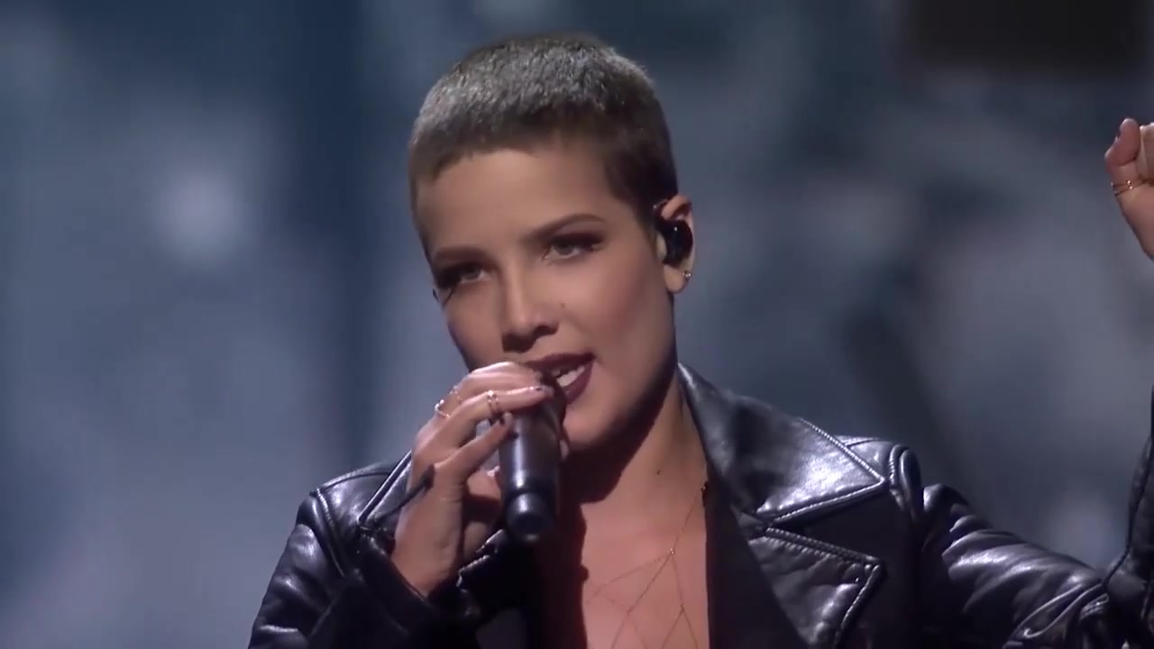 halsey在诺贝尔和平奖音乐会演唱castle