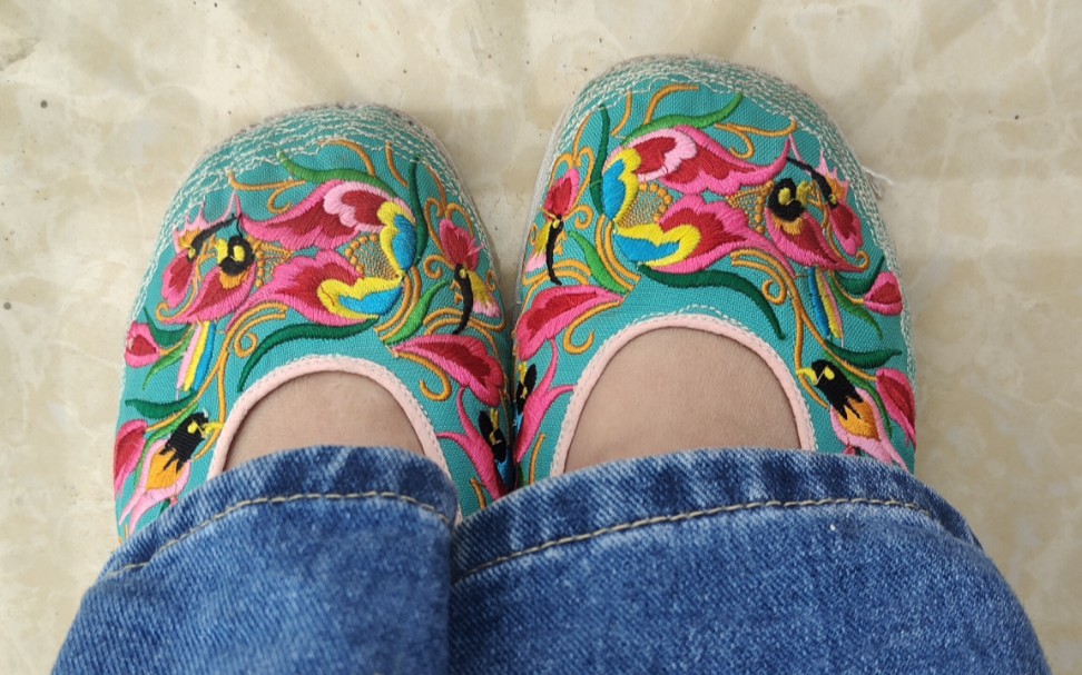 壮族人天天有漂亮的绣花鞋穿呀