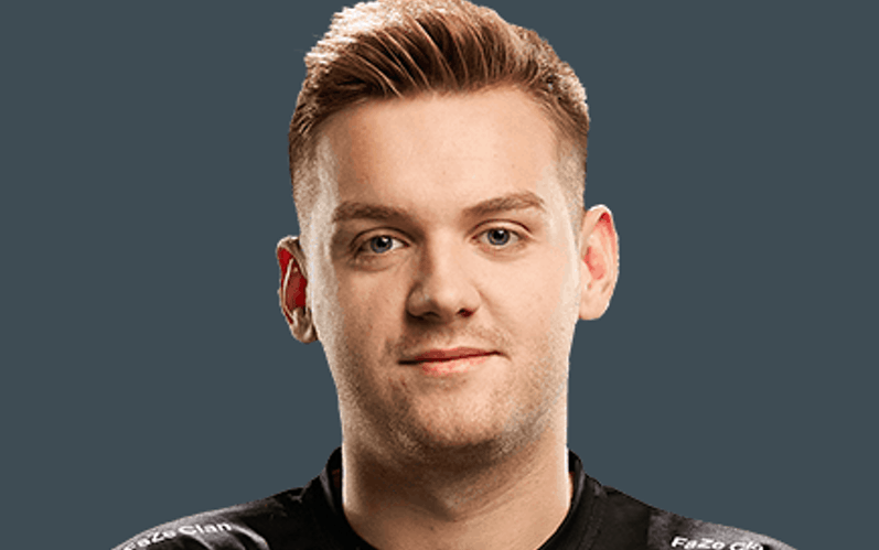 csgo解说核子危机看完直接三连为你分享niko火力全开将对方迅速捏碎