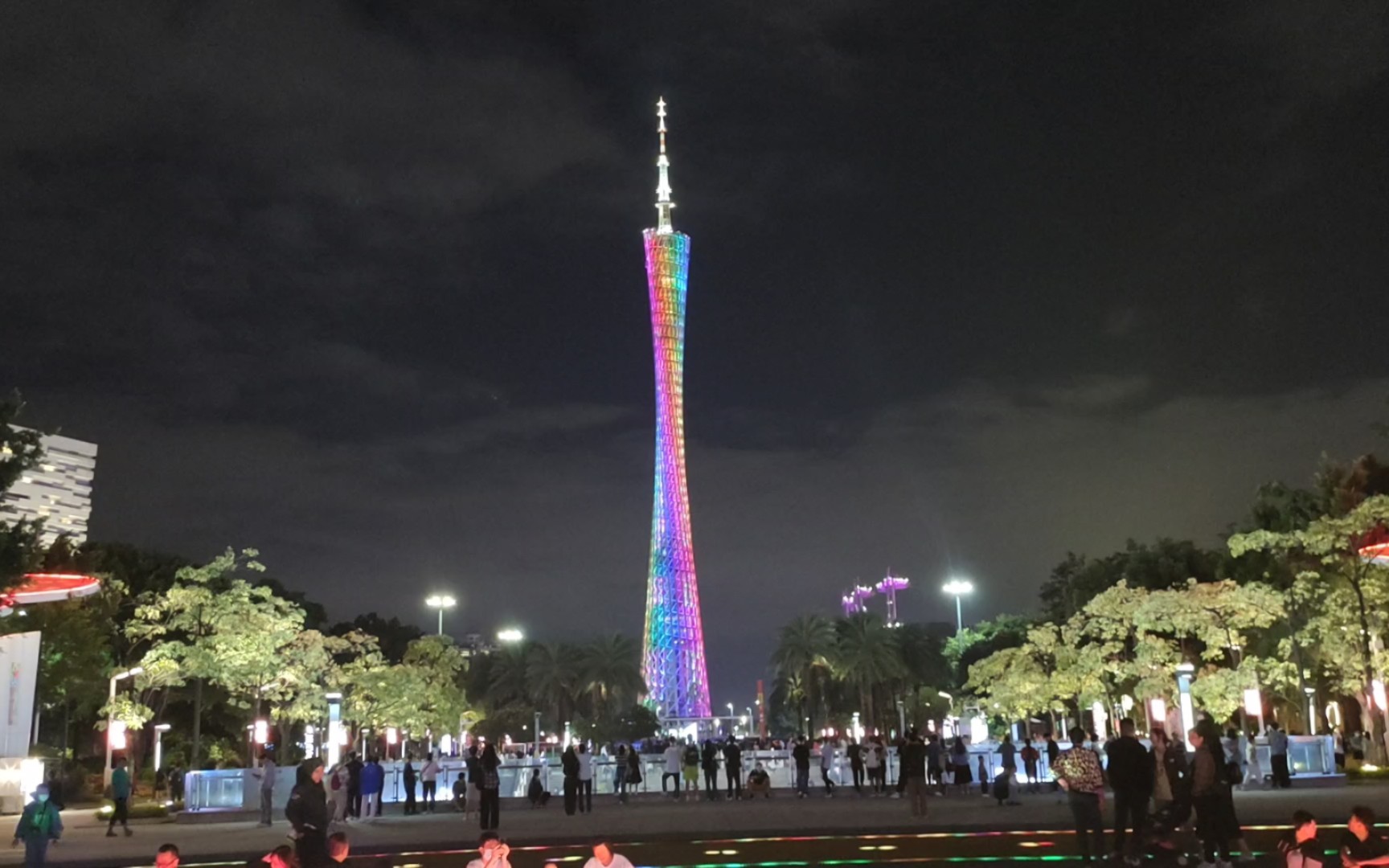 78广州小蛮腰闪亮登场,超美的夜晚灯光秀!