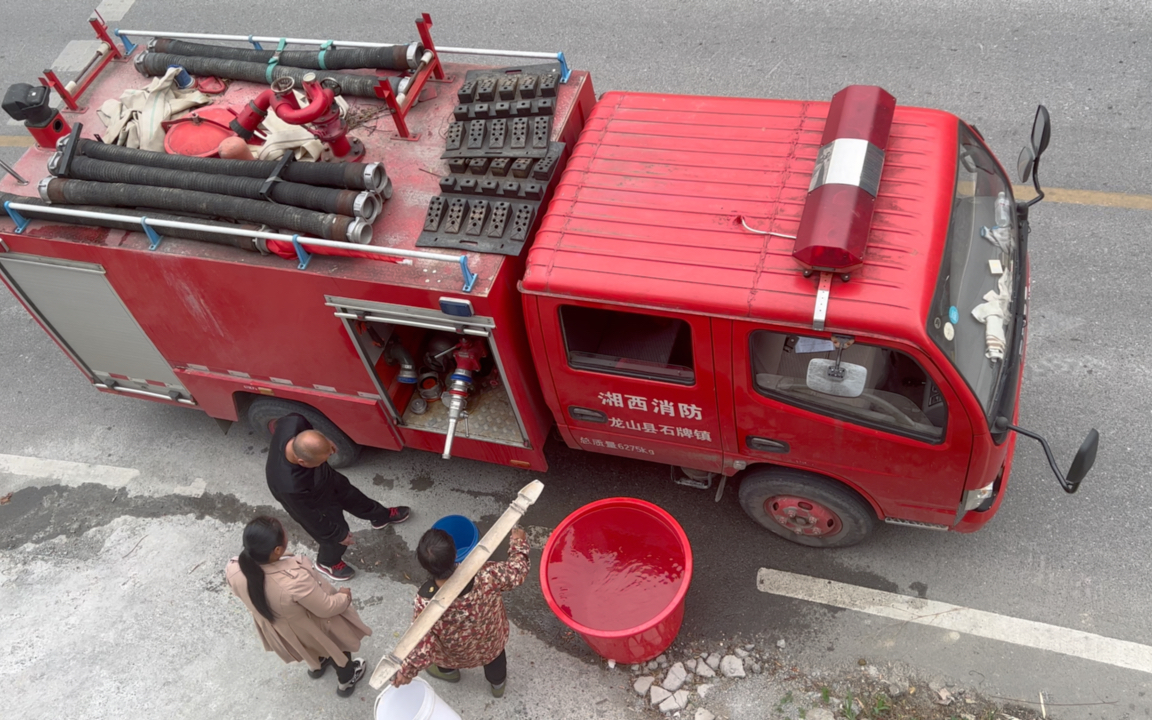 渺小的人类,干旱到需要消防车送水