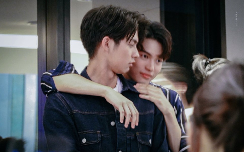 【当我在看着你】x【只因我们天生一对】(sarawat&tine)(bright&win)