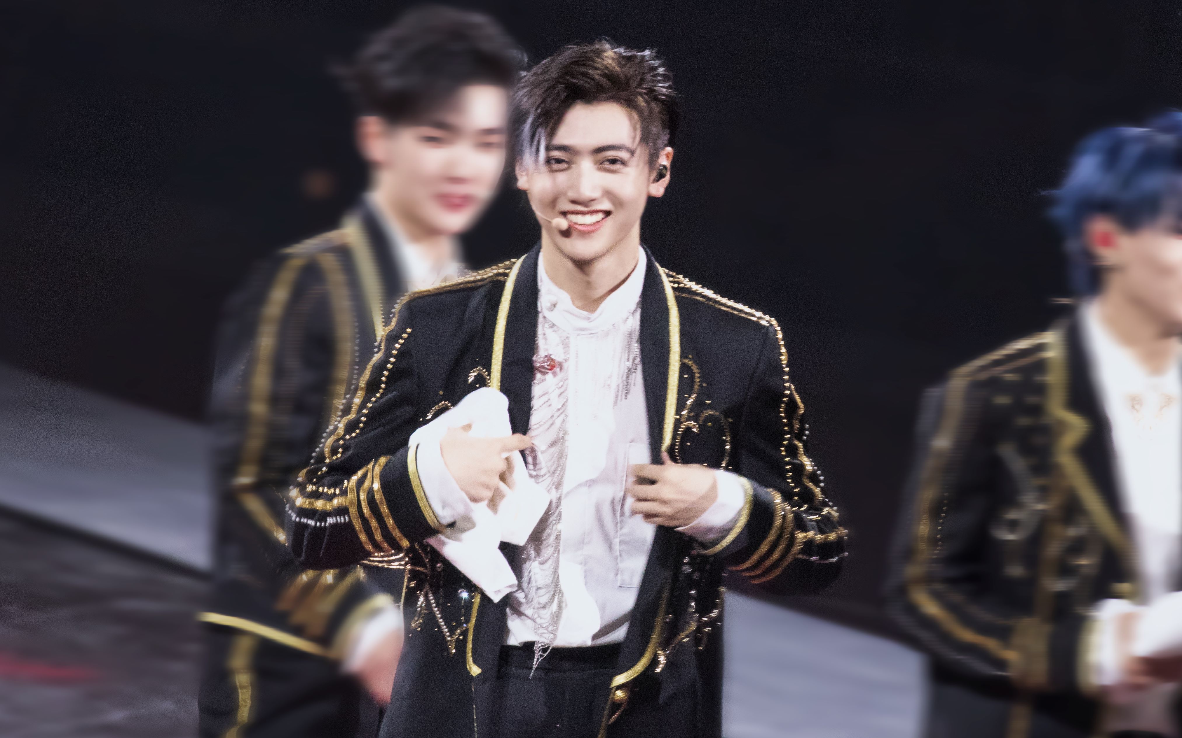 【焉栩嘉】《world world world》 重庆演唱会直拍