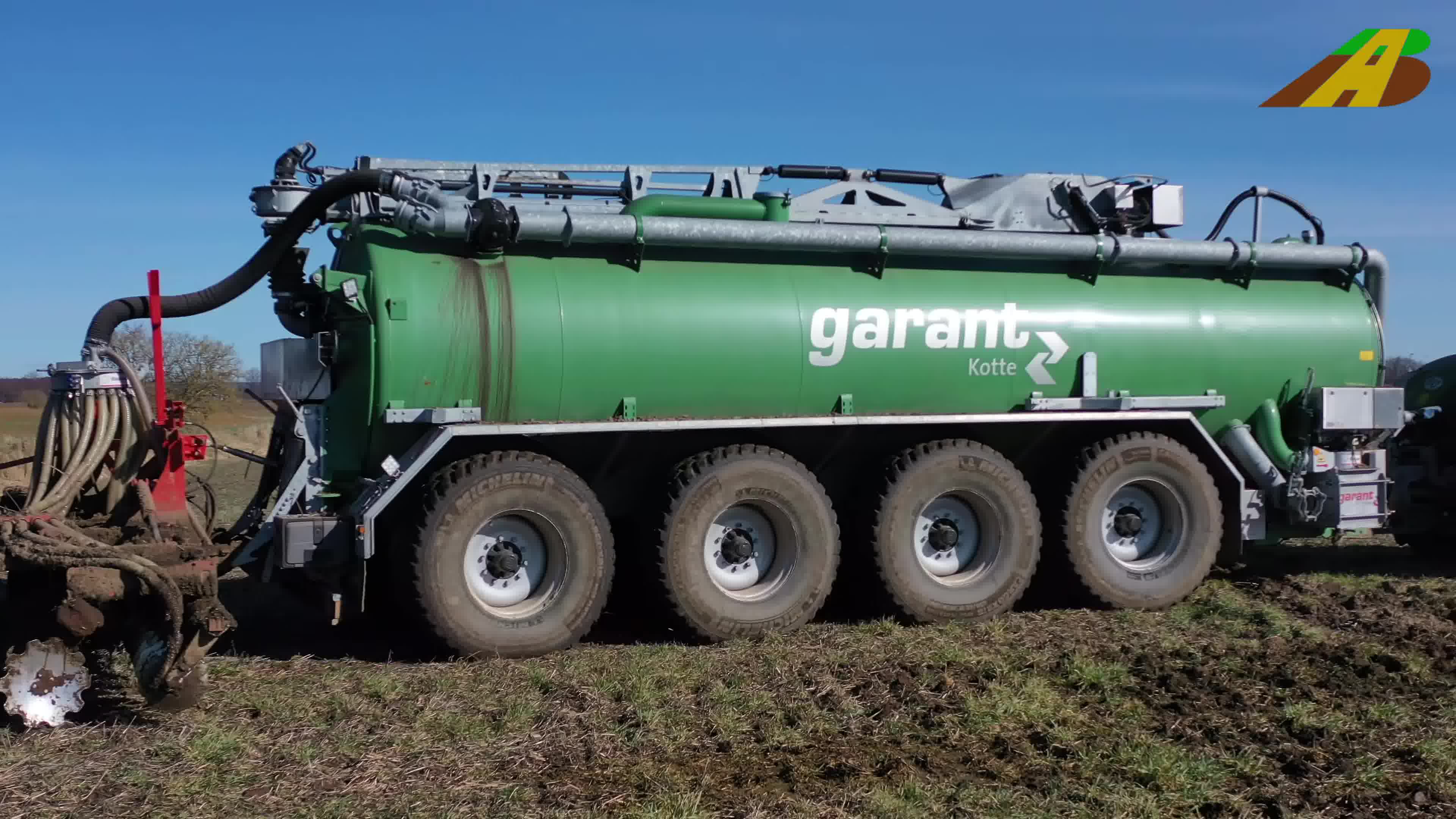 4k 芬特1050拖拉机农场施肥_哔哩哔哩 (゜-゜)つロ 干杯~-bilibili