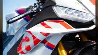 Download Video: Aprilia RSV4 FACTORY极速白限定款王者座驾，强势来袭。