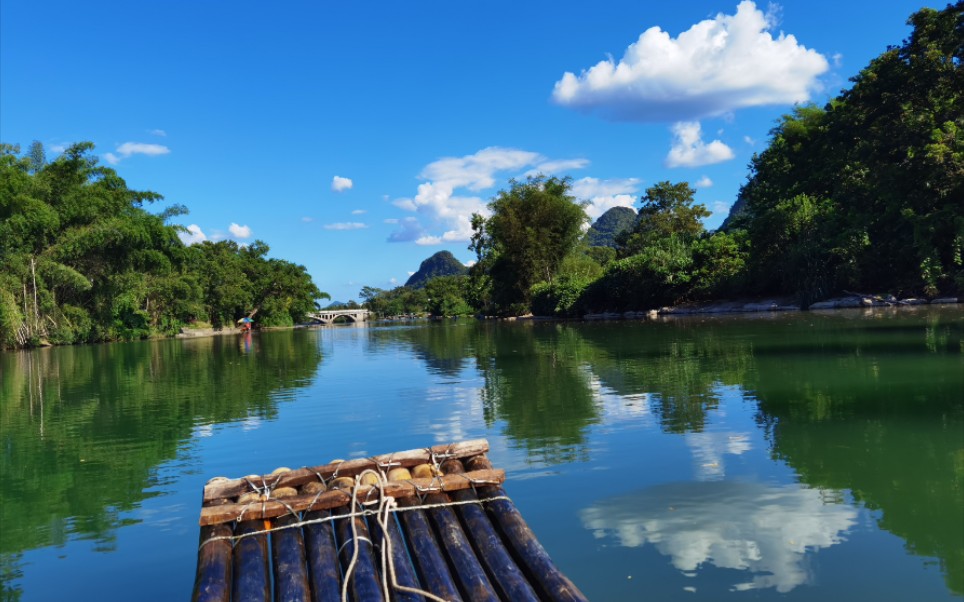 阳朔十里画廊竹筏漂流