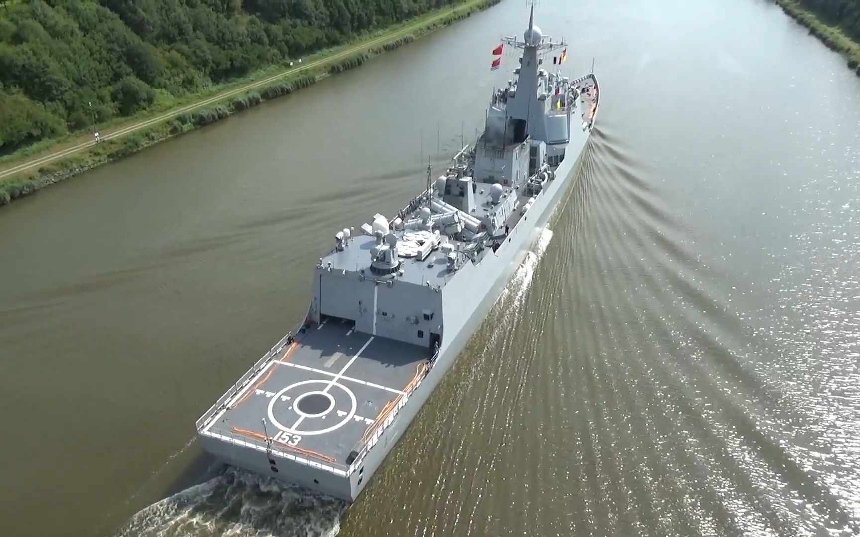 052c西安舰过境德国