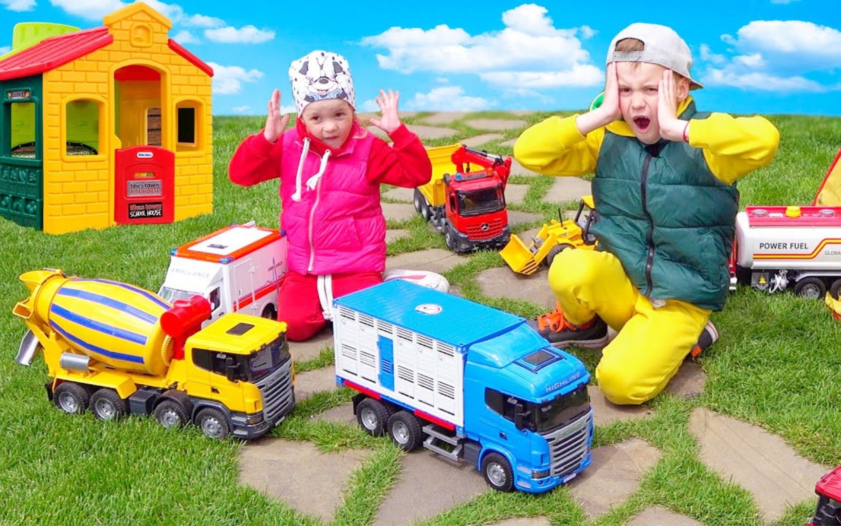 工程车玩具乐园:男孩和工程车正在晒太阳,突然下起来大雨!