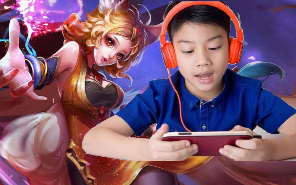 小学生大战王者荣耀!屡遭追杀连声喊救命 型感妲己在线送人头