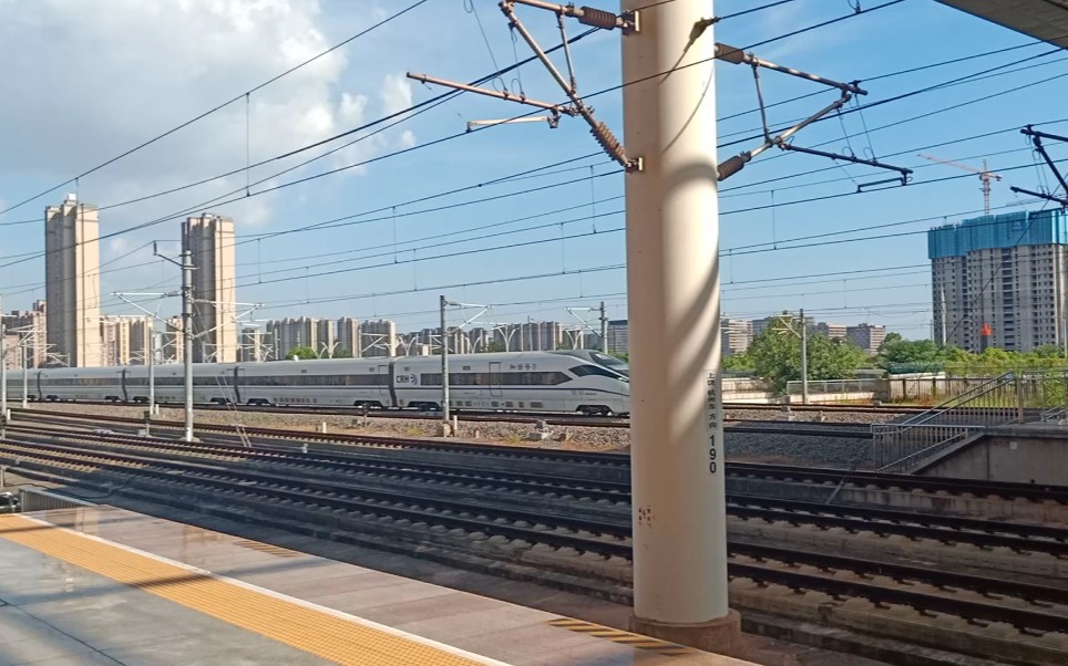 沪昆高铁:g1481次(南京南-贵阳北)减速进入南昌西站19站台