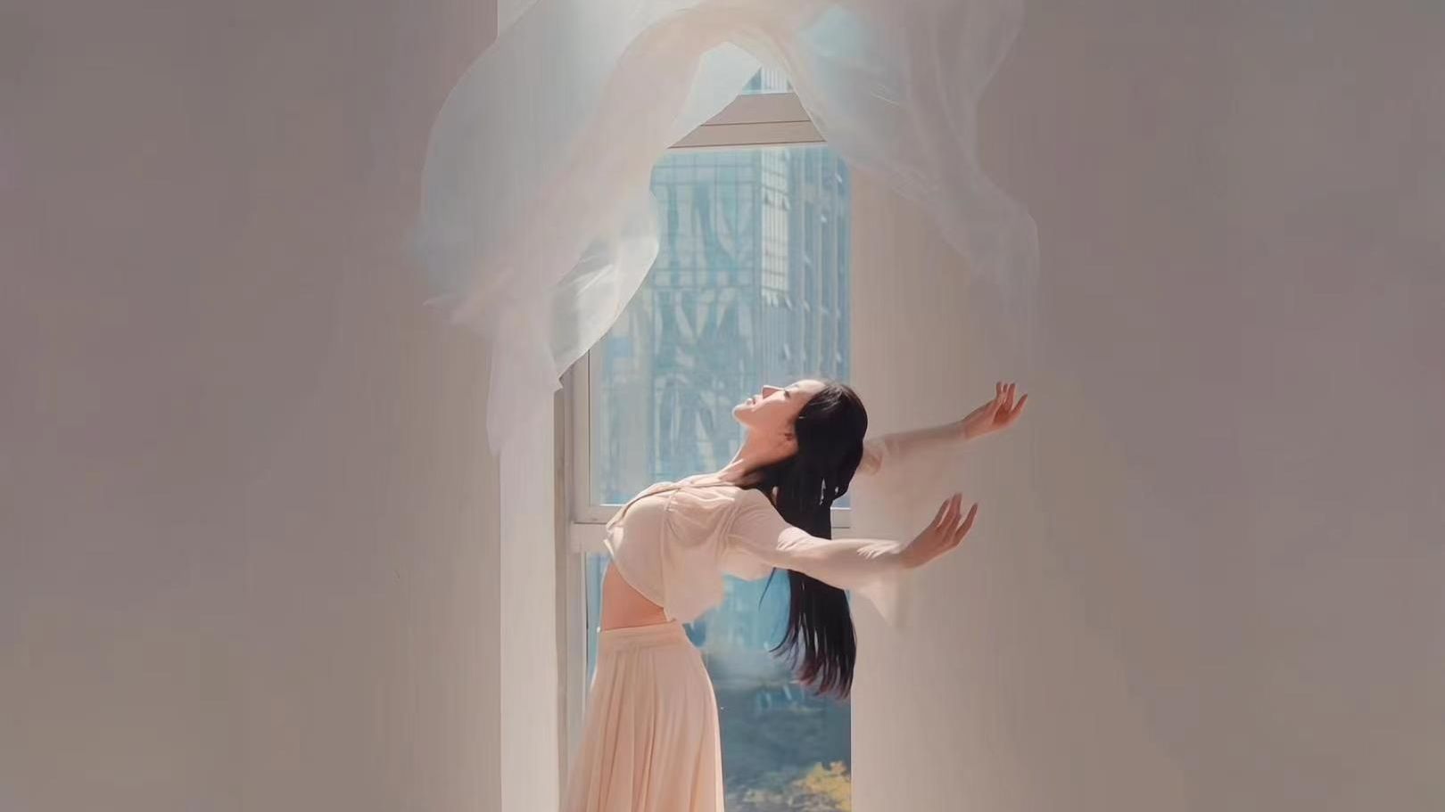 起风了 | 你眼中 明暗交杂 一笑生花