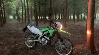 Скачать видео: 以一辆豪爵NK150的价格拿下川崎KLX230，值不值？