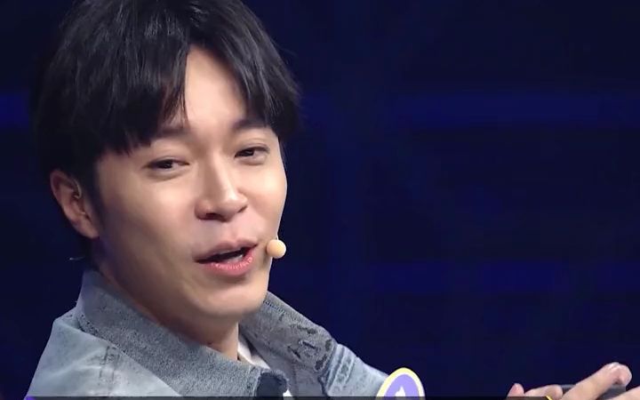 吴青峰给大张伟和声的静止,两位主唱的音色莫名和谐