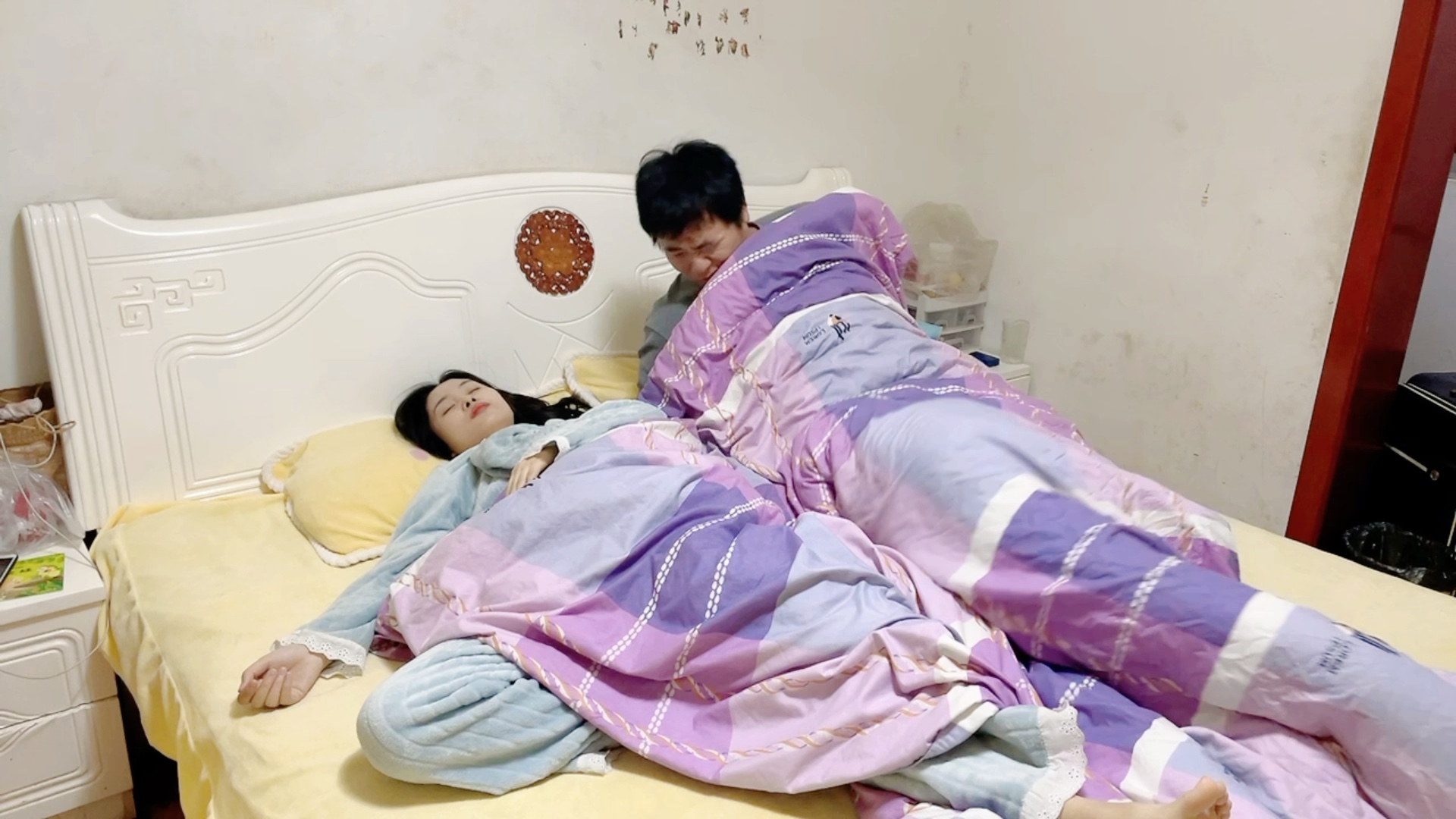 大半夜老公给我盖被子发生感人的一幕