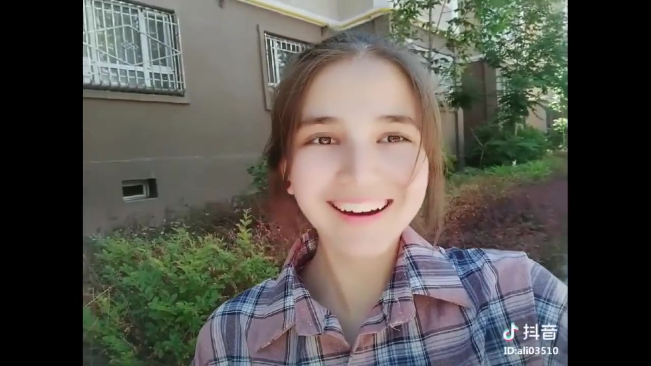 【抖音TikTok】新疆少数民族小姐姐哔哩哔哩bilibili