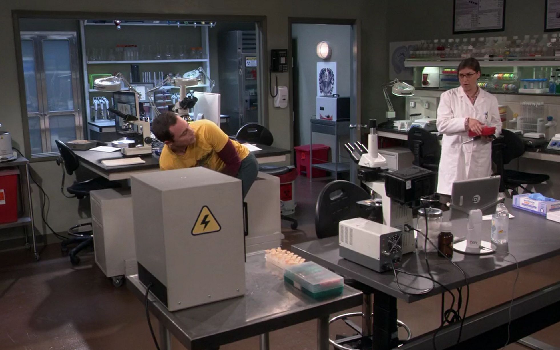 【生活大爆炸】谢尔顿实验室"色诱"艾米!这什么情况?