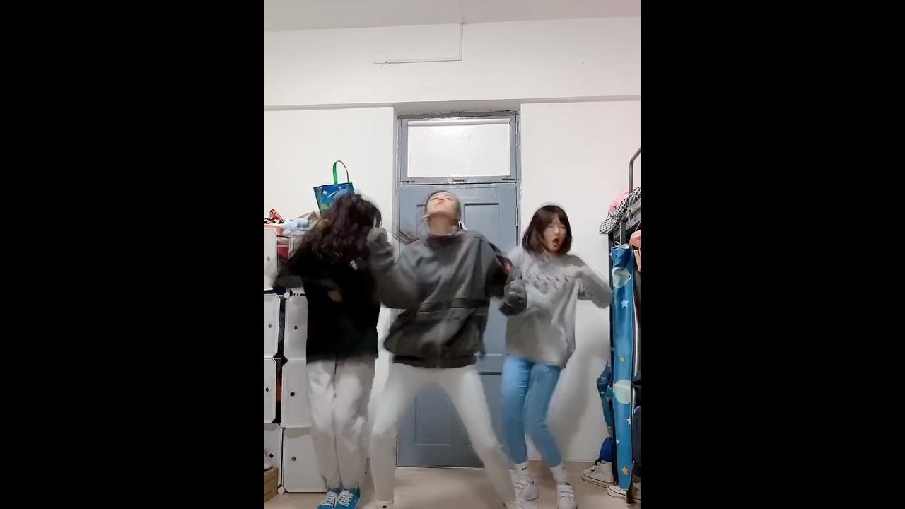 当代沙雕女孩的舞蹈鉴赏