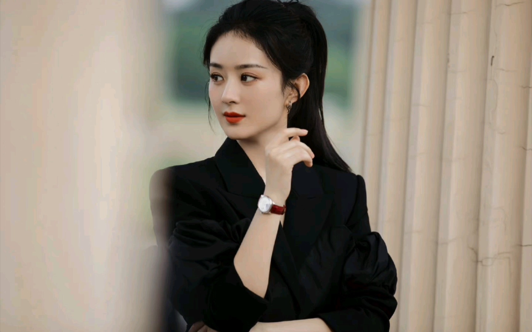 赵丽颖高马尾西装造型大片,状态太好了!