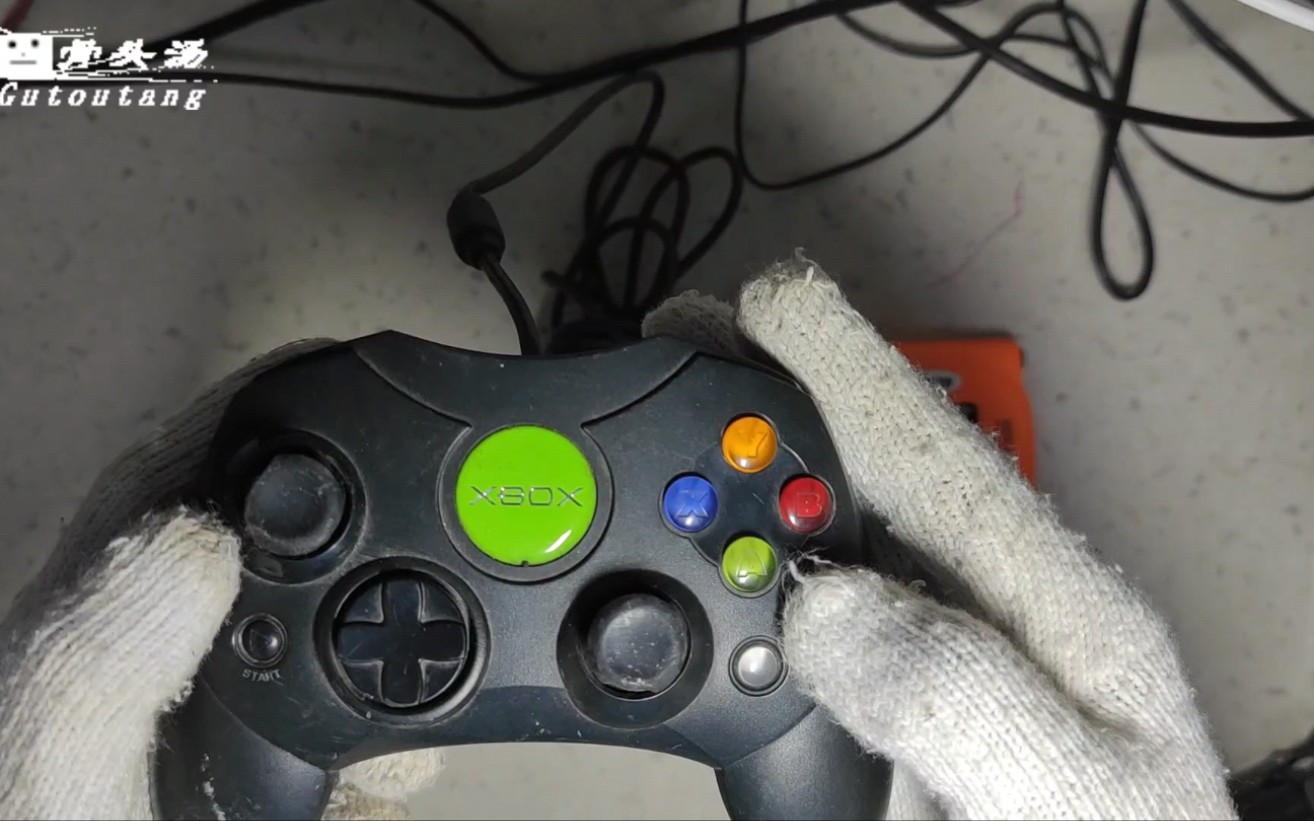 拆解xbox初代手柄,看看是否microsoft原装?_哔哩哔哩_bilibili