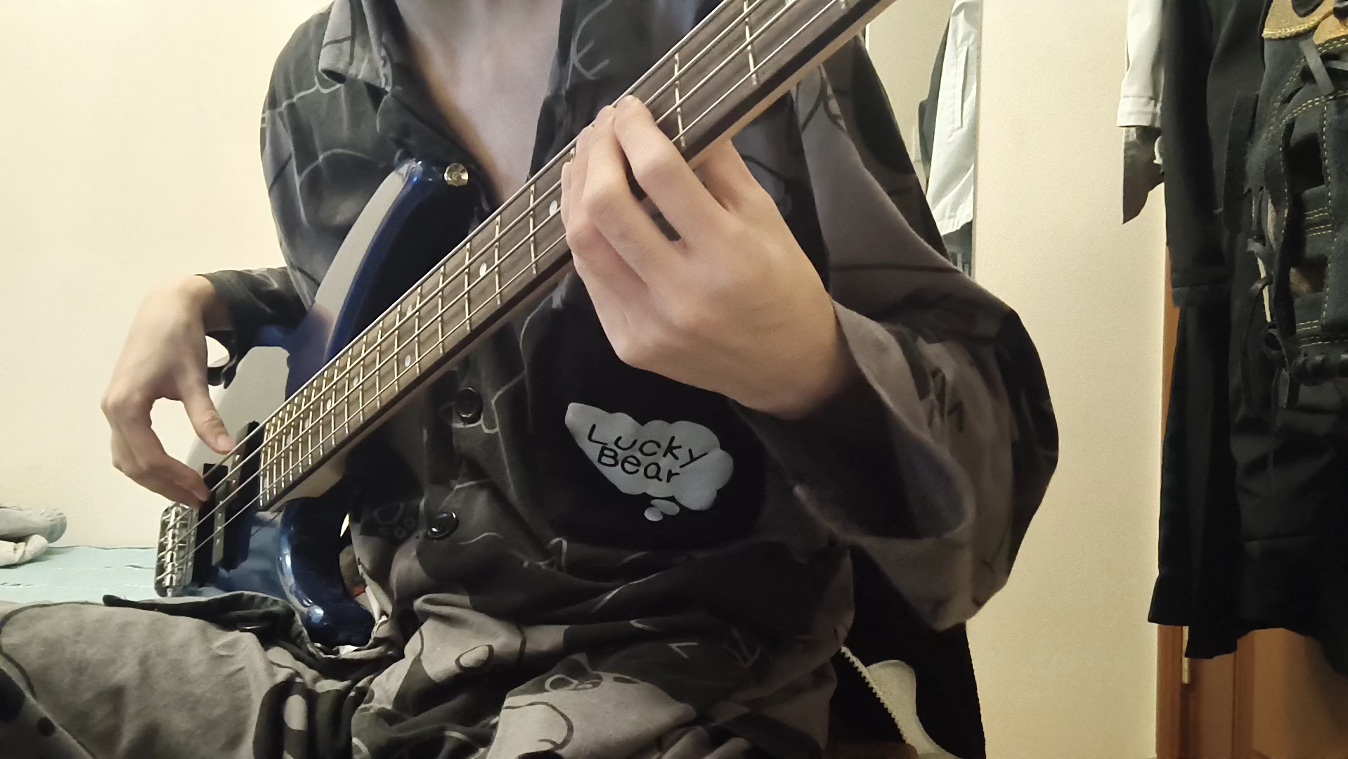 【自学贝斯打卡】第61天 爬格子 爬格子 右手基础(拨速练习) 练歌