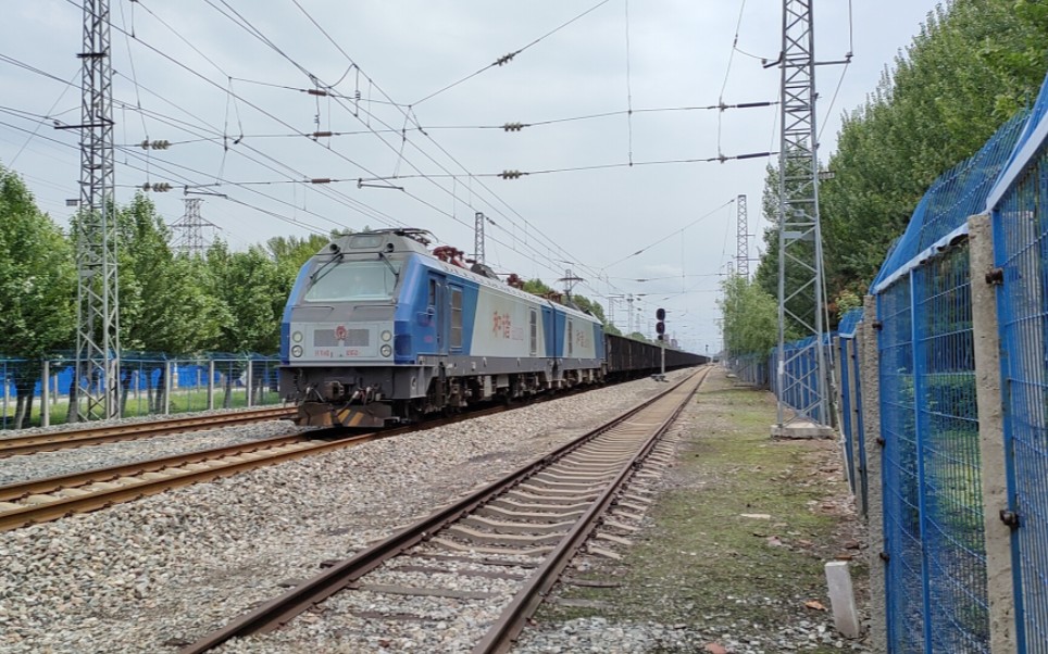 沈局辽段hxd2 1352牵引敞车大列通过孤家子站