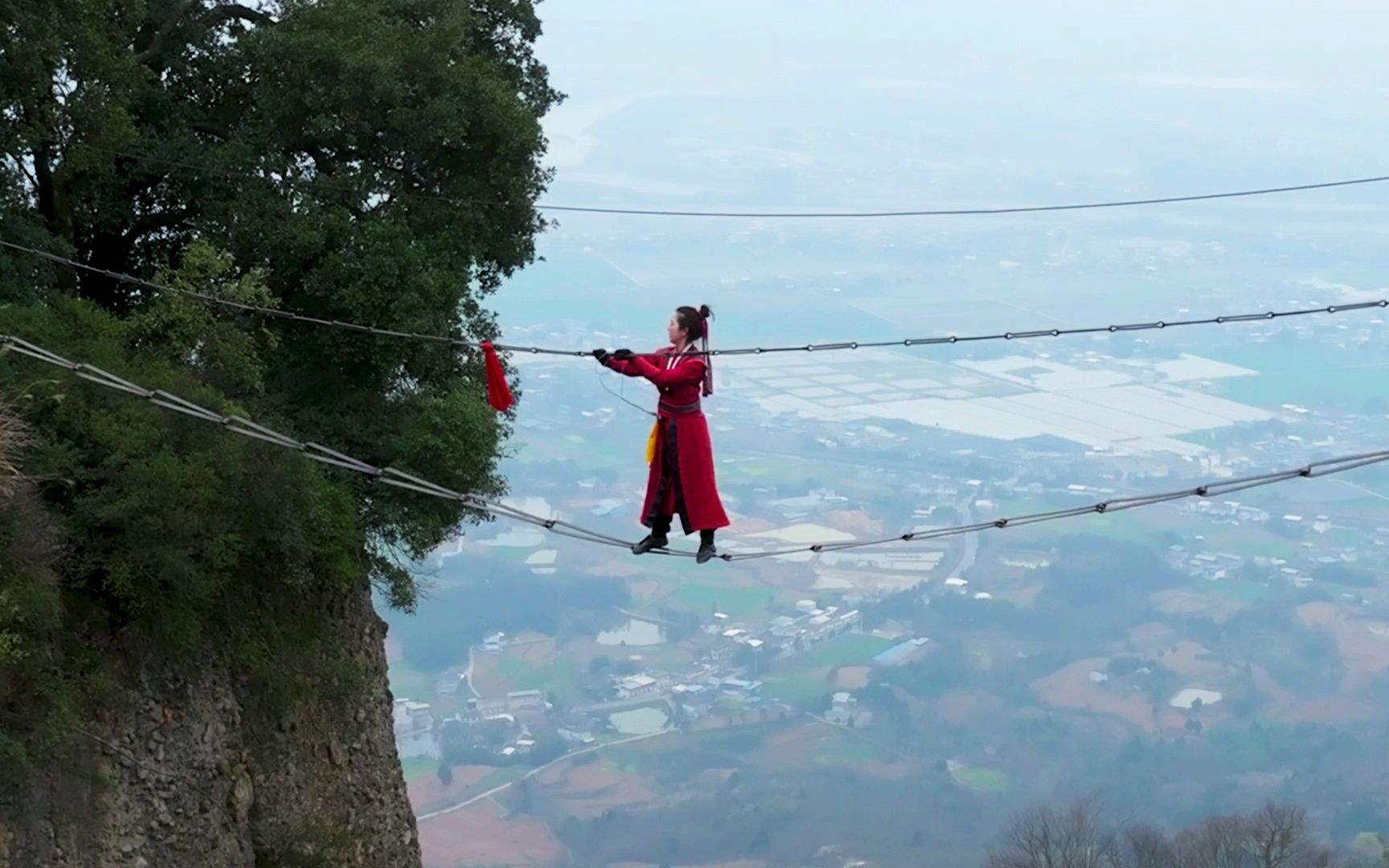 窦团山铁索飞渡