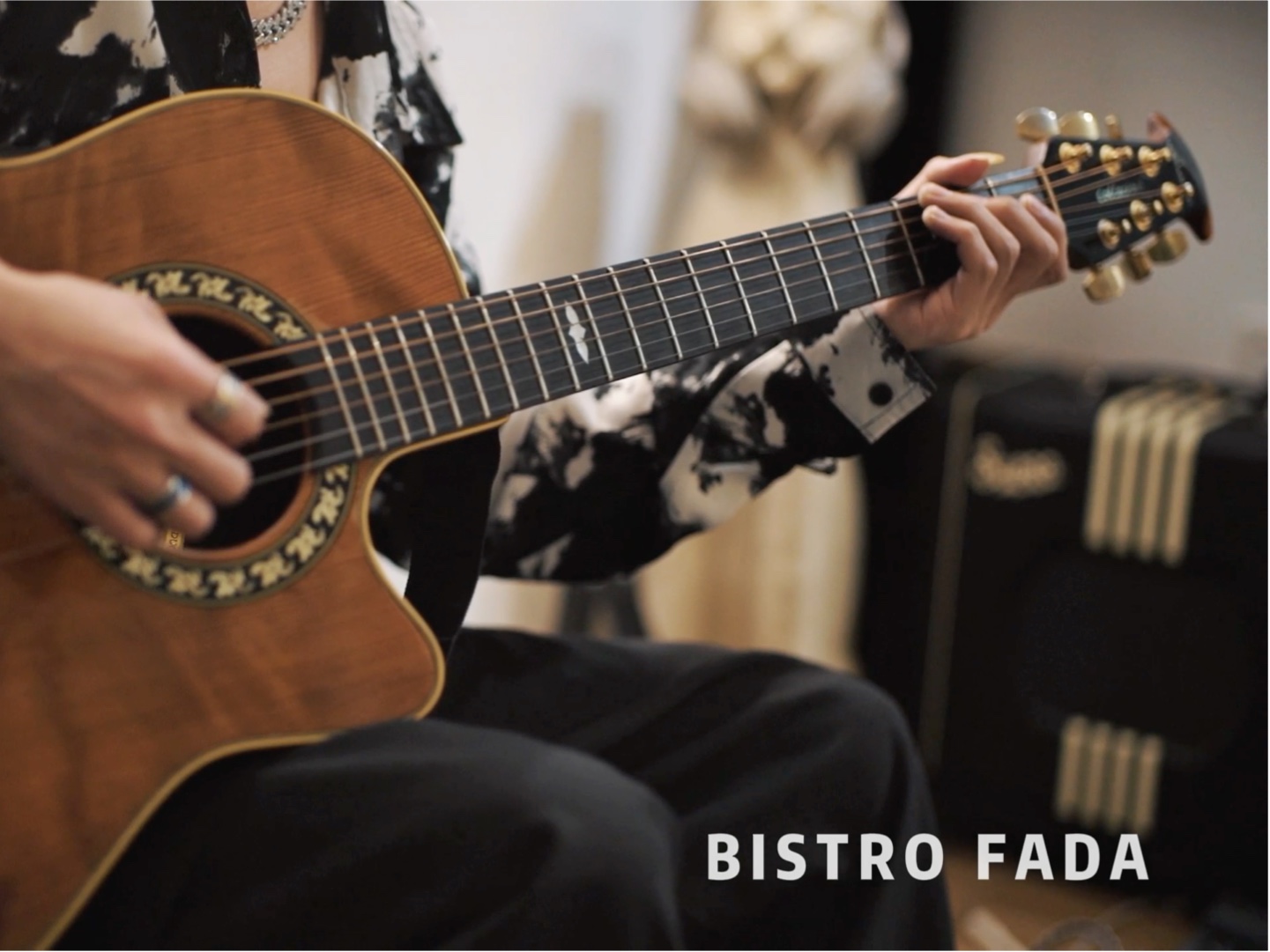 [图]（午夜巴黎）插曲《Bistro Fada》。摄制：凡合视觉#吉他solo #木吉他 #BistroFada  #吉普赛 #电影 #午夜巴黎