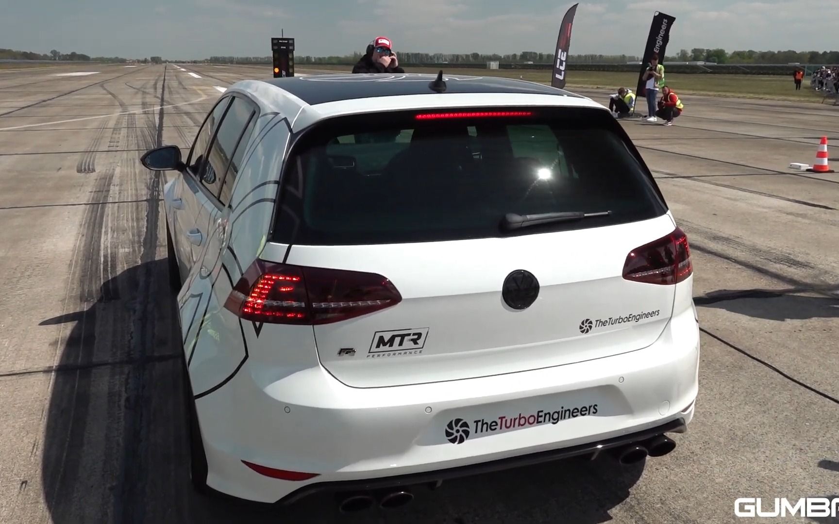 配备 rs3 发动机 740hp的大众高尔夫 7 r mtr