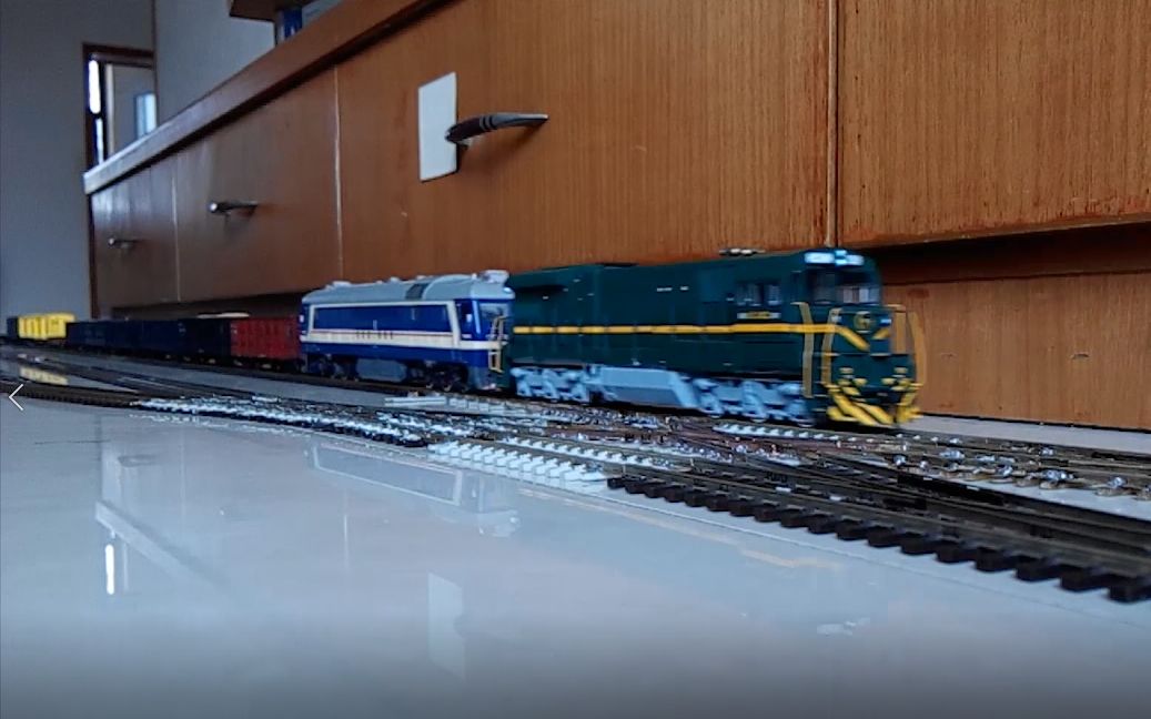 百万城nd5 0402"重连"df8b 0158牵引货列