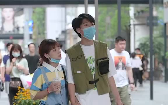 王摇摆带着菜菜来太古里炸街了