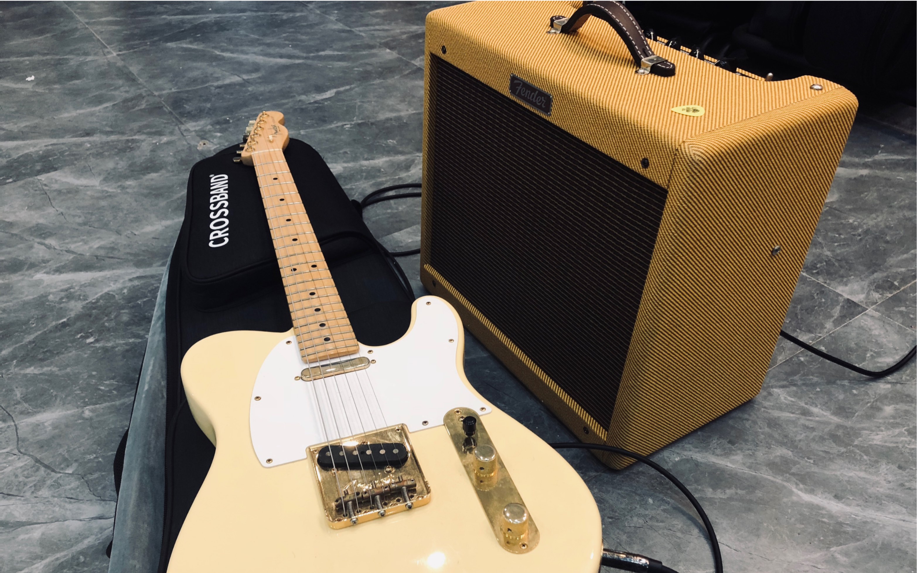 【猥琐开箱】芬达小黄皮 音箱 blues junior tweed 简易试听_哔哩哔哩