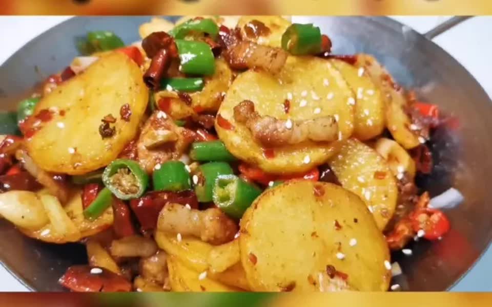 干锅土豆片这样做,香辣爽口非常下饭