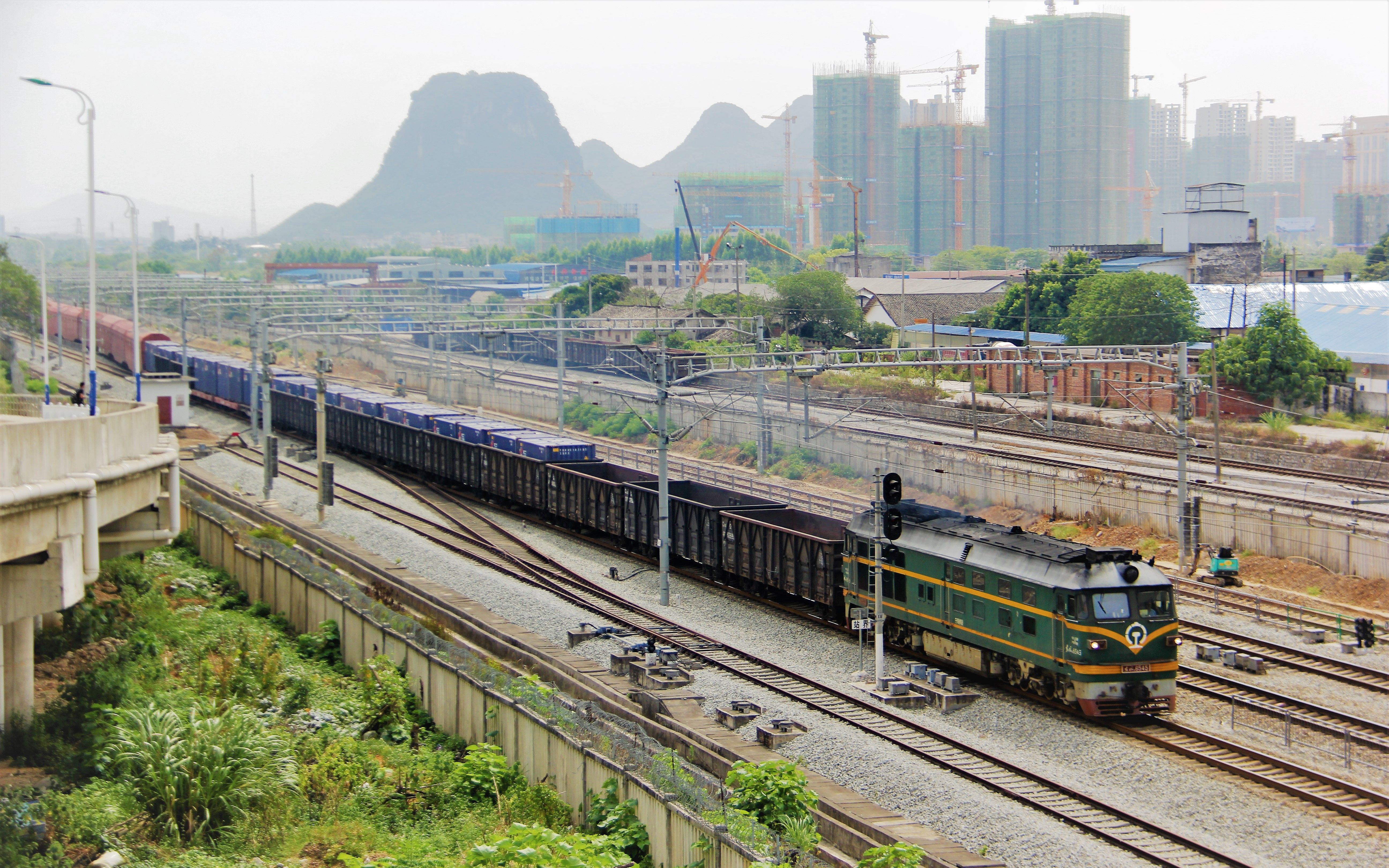 二塘站42050次,本务df4b武警_哔哩哔哩_bilibili