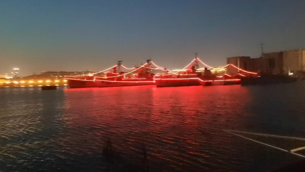 夜晚的青岛海边