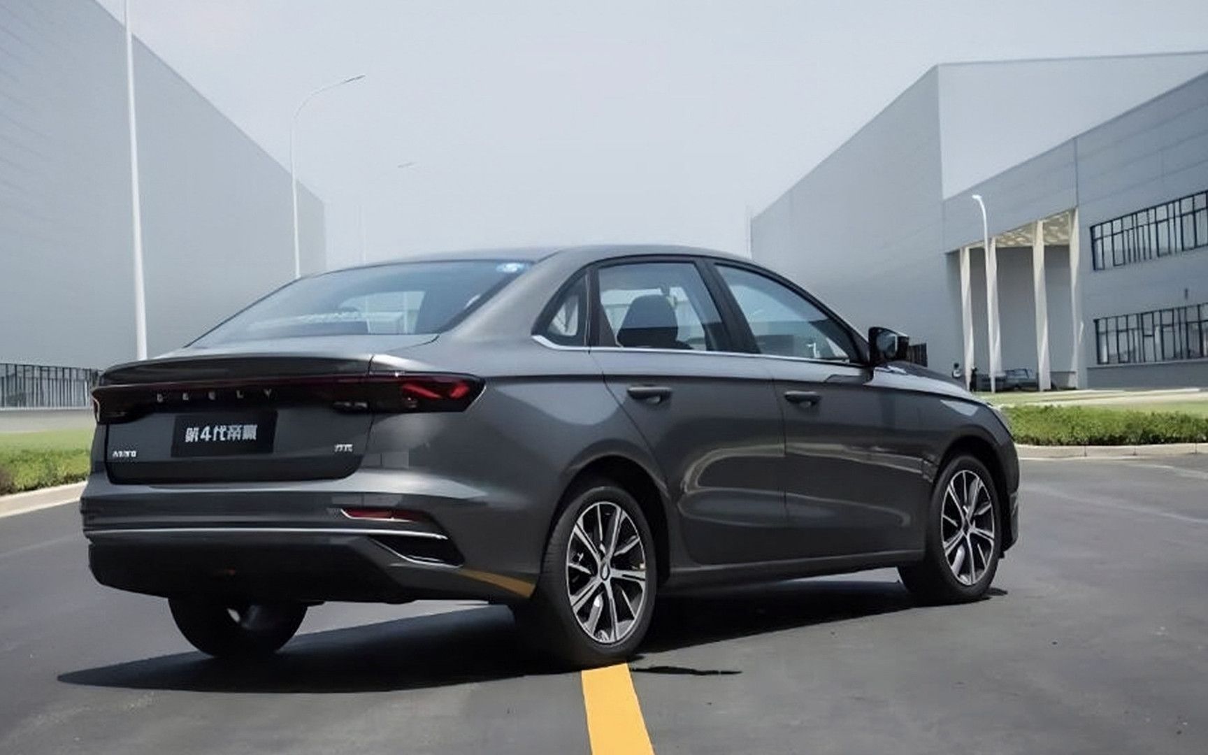 花落车家:吉利帝豪,六万可享奔驰c级车!