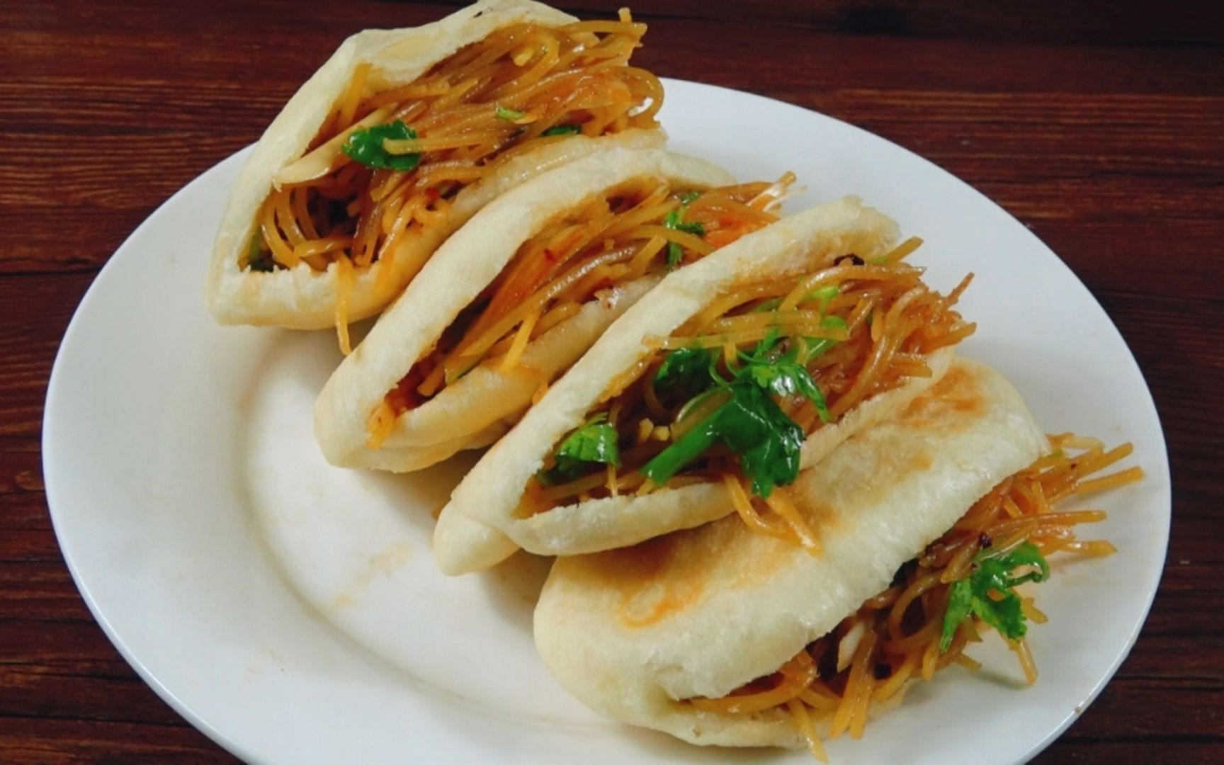 发面饼这样做,宣软蓬松,夹肉夹菜都好吃,咬一口满嘴留香_哔哩哔哩 (゜